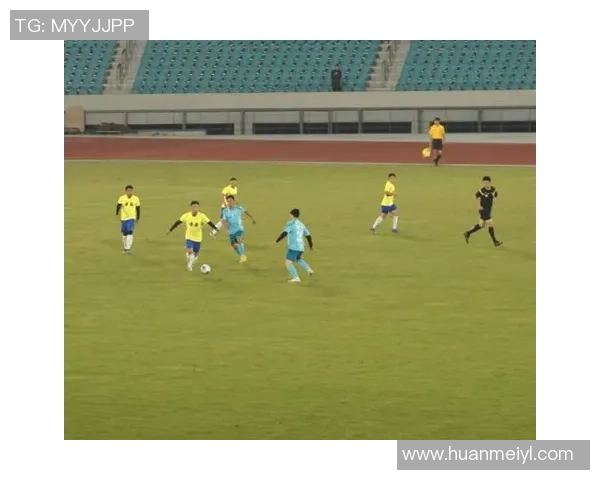 球星怒目凝视瞬间引爆全场激情震撼足球赛场